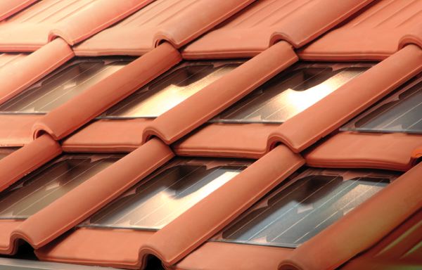 Une nouvelle tuile photovoltaique pour toits à rénover