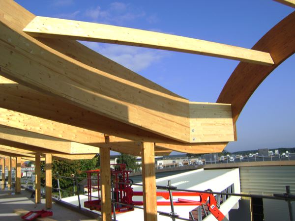 La réponse du bois lamellé pour augmenter la quantité de bois dans la construction dédiée à l’immobilier d’entreprise