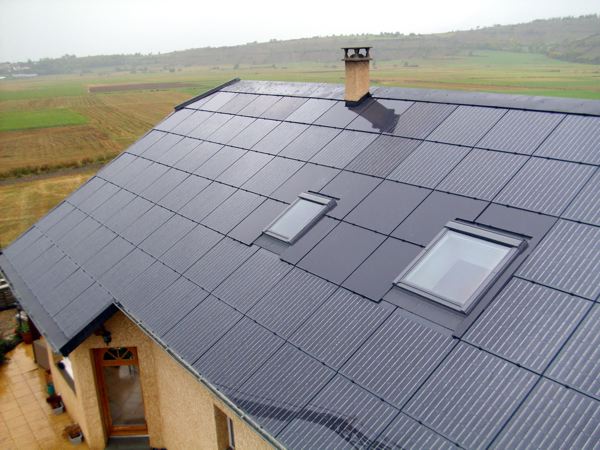 Tuile de finition pour toiture photovoltaïque