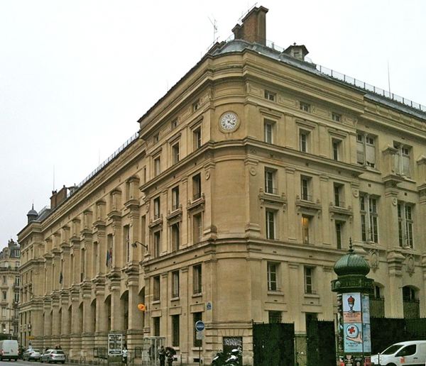 Cinq groupements de maîtrise d’œuvre retenus par le jury pour la restructuration de La Poste du Louvre