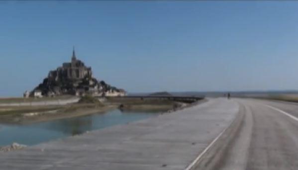 Le pont-passerelle du Mont Saint-Michel est ouvert aux piétons