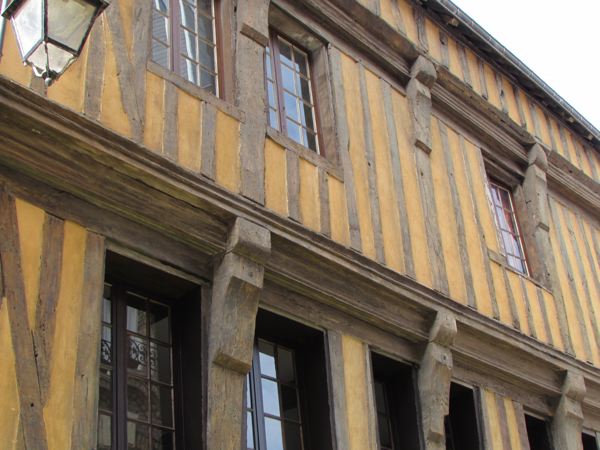 ITE et bâti ancien : Maisons Paysannes de France s’indigne !