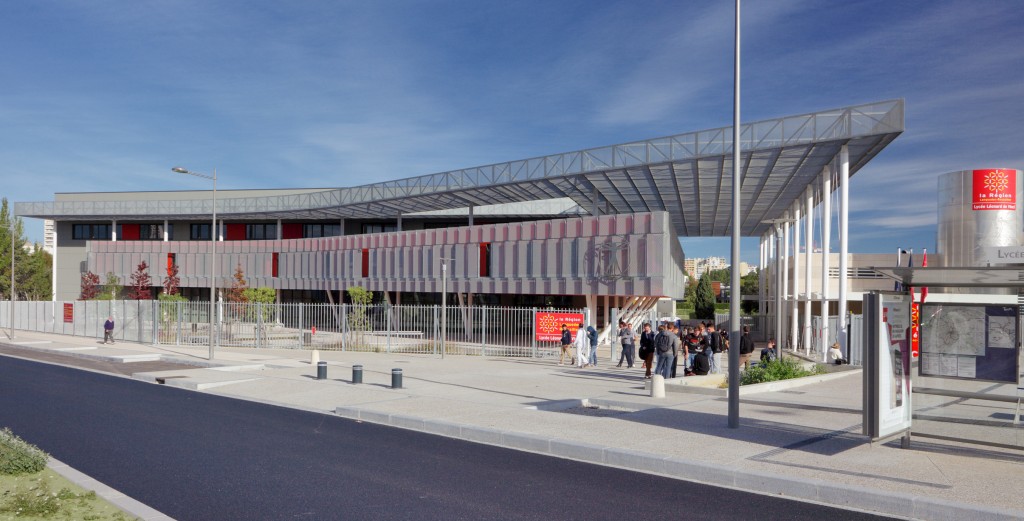Le lycée Léonard de Vinci à Montpellier : un bâtiment signal à la géométrie composite
