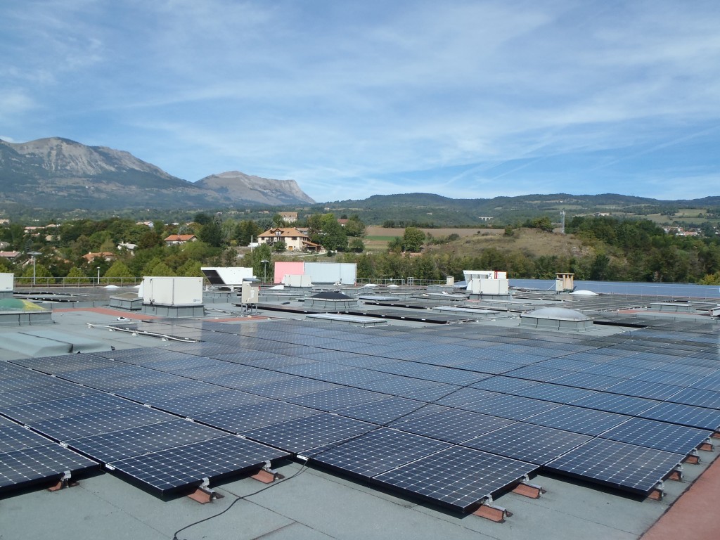 Intégration photovoltaïque avec revêtement bitumineux pour toiture-terrasse