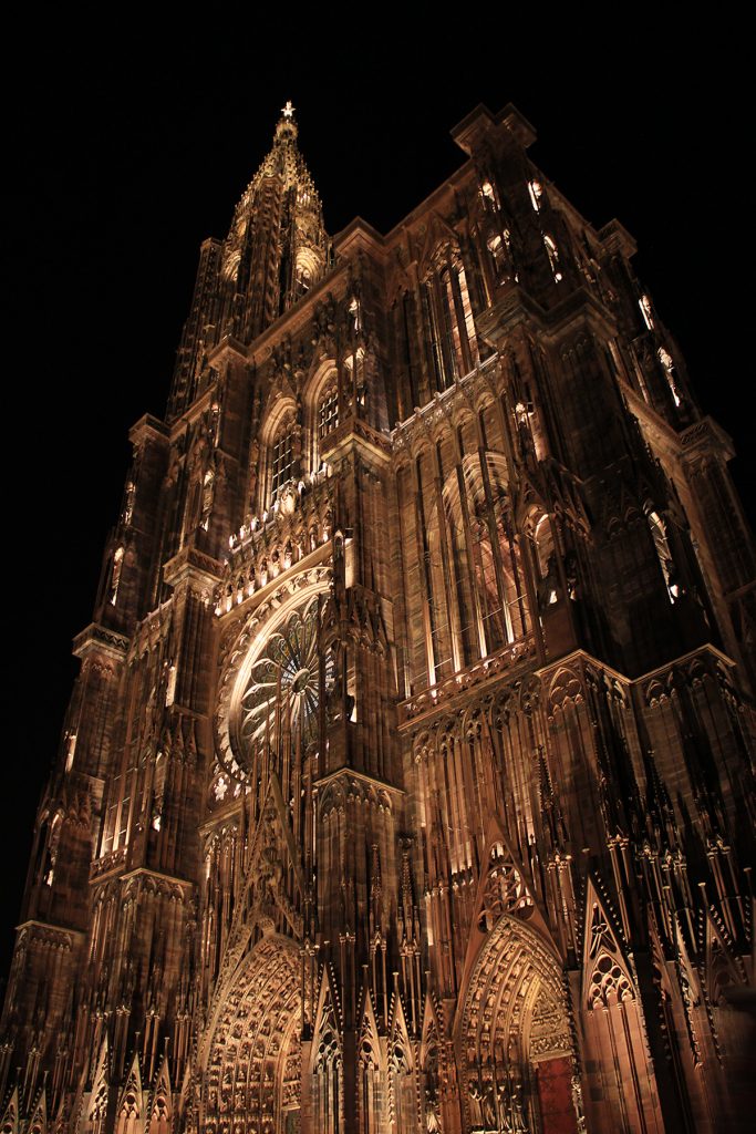 cathedrale-notre-dame-strasbourg-france-mise-en-lumiere-perenne-conception-lumiere-l-acte-lumiere-vincent-laganier