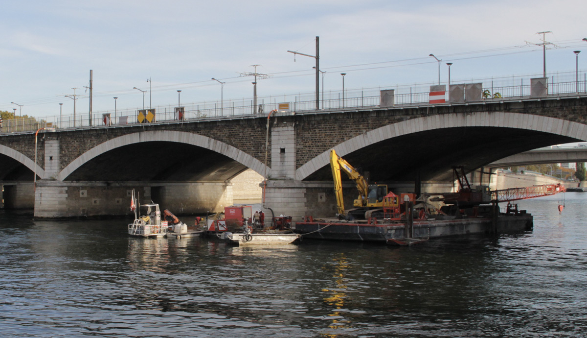 Béton colloïdal et pompages complexes pour conforter le pont National
