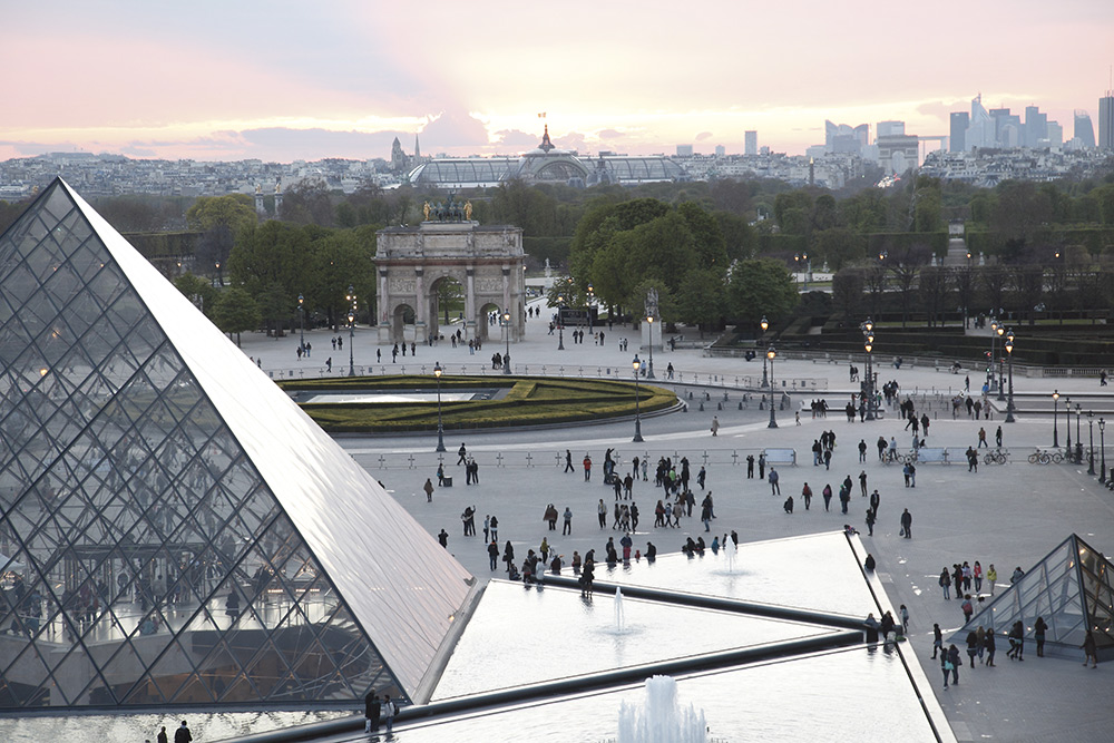 La place du Carrousel du Louvre rendue aux piétons en 2017