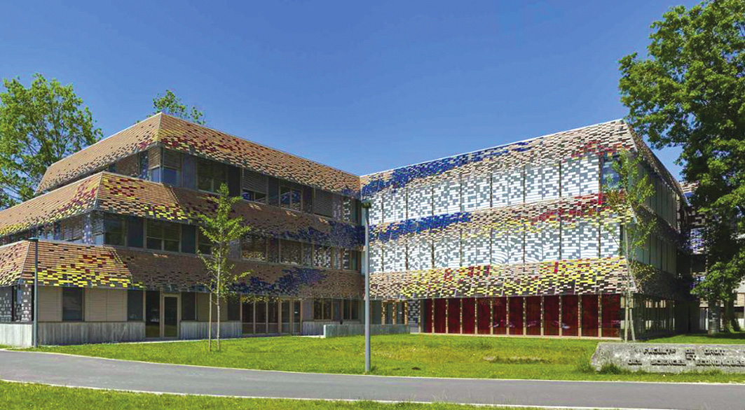 Terre cuite émaillée en façade pour  l’Université de Pau et des Pays de l’Adour