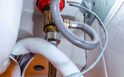 Tube flexible à mémoire de forme pour pulvériser le WD-40 n&rsquo;importe où