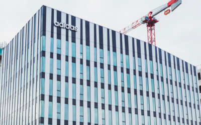 « STRAS’ », façade en code barre pour le nouveau siège d’adidas France
