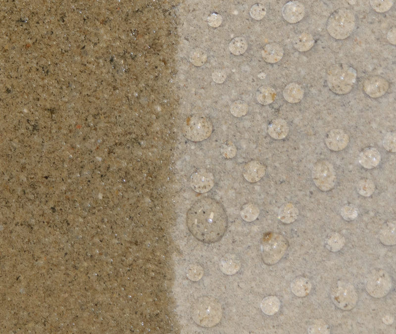 Protecteur hydrofuge pour les surfaces poreuses en brique, béton ou pierre