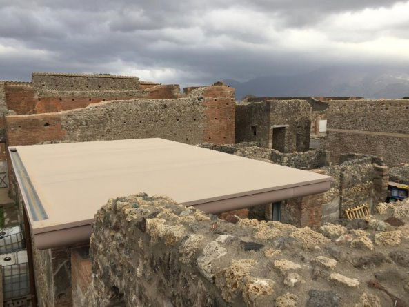 Matériau contemporain pour protéger une partie de Pompéi