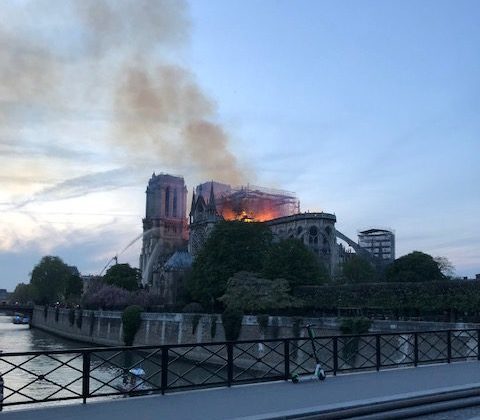 Après le drame, restaurer au plus vite Notre-Dame de Paris
