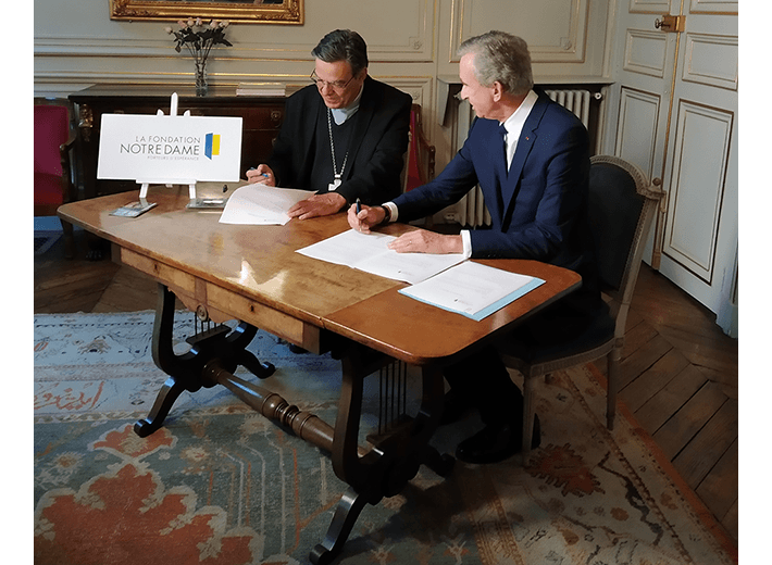 Notre-Dame de Paris : Bernard Arnauld et la famille Pinault concrétisent leurs promesses de don