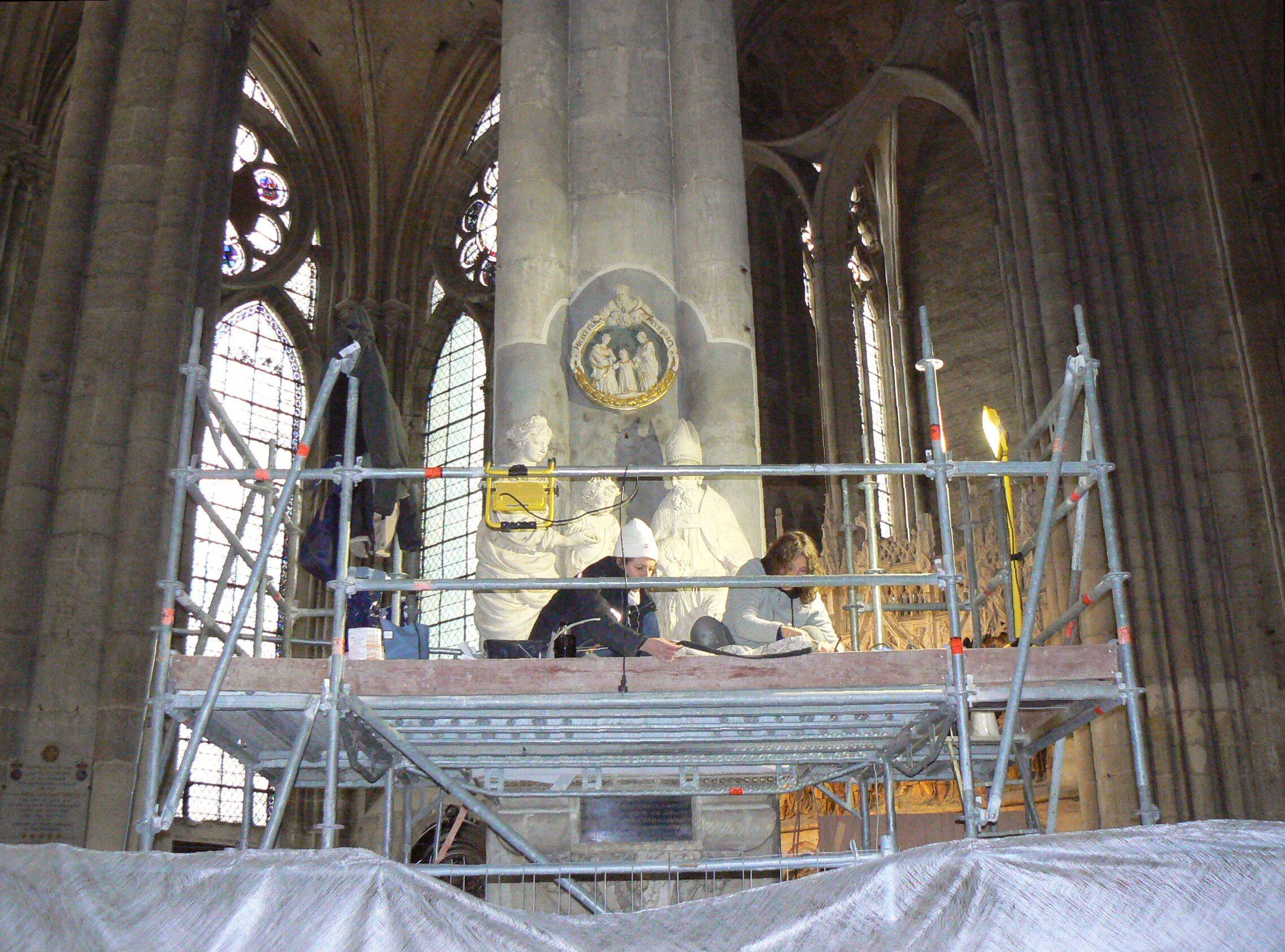 Repose et restauration d’un monument sculpté à la Cathédrale Notre-Dame d’Amiens