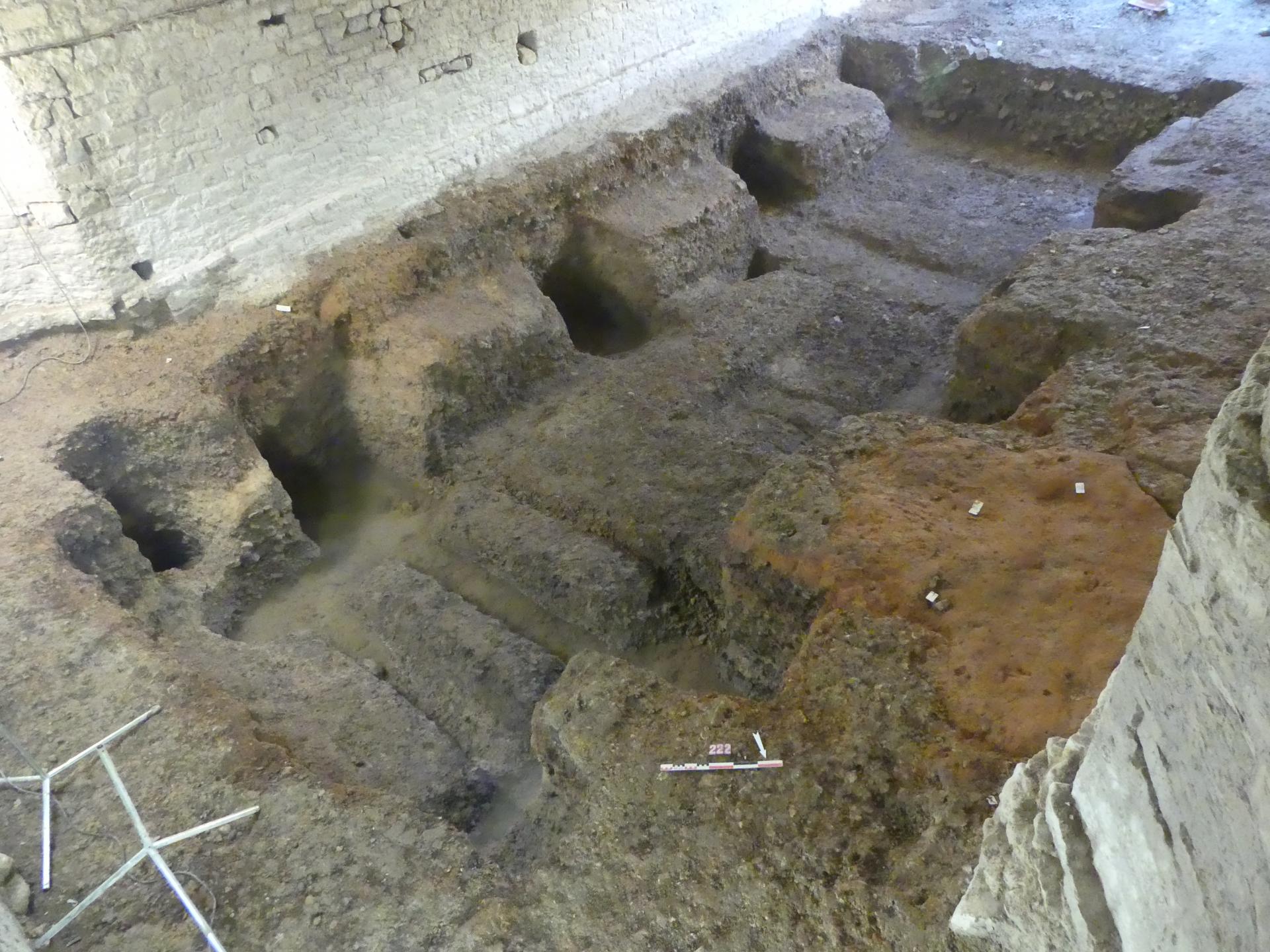 Une fosse de machinerie découverte sous l’arène de Nîmes ?