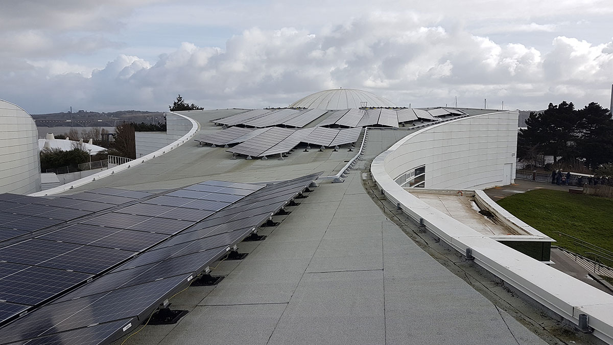 Isolant thermique incompressible performant pour toitures solaires