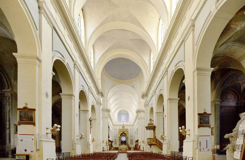 La nef de la cathédrale de Montauban fissurée