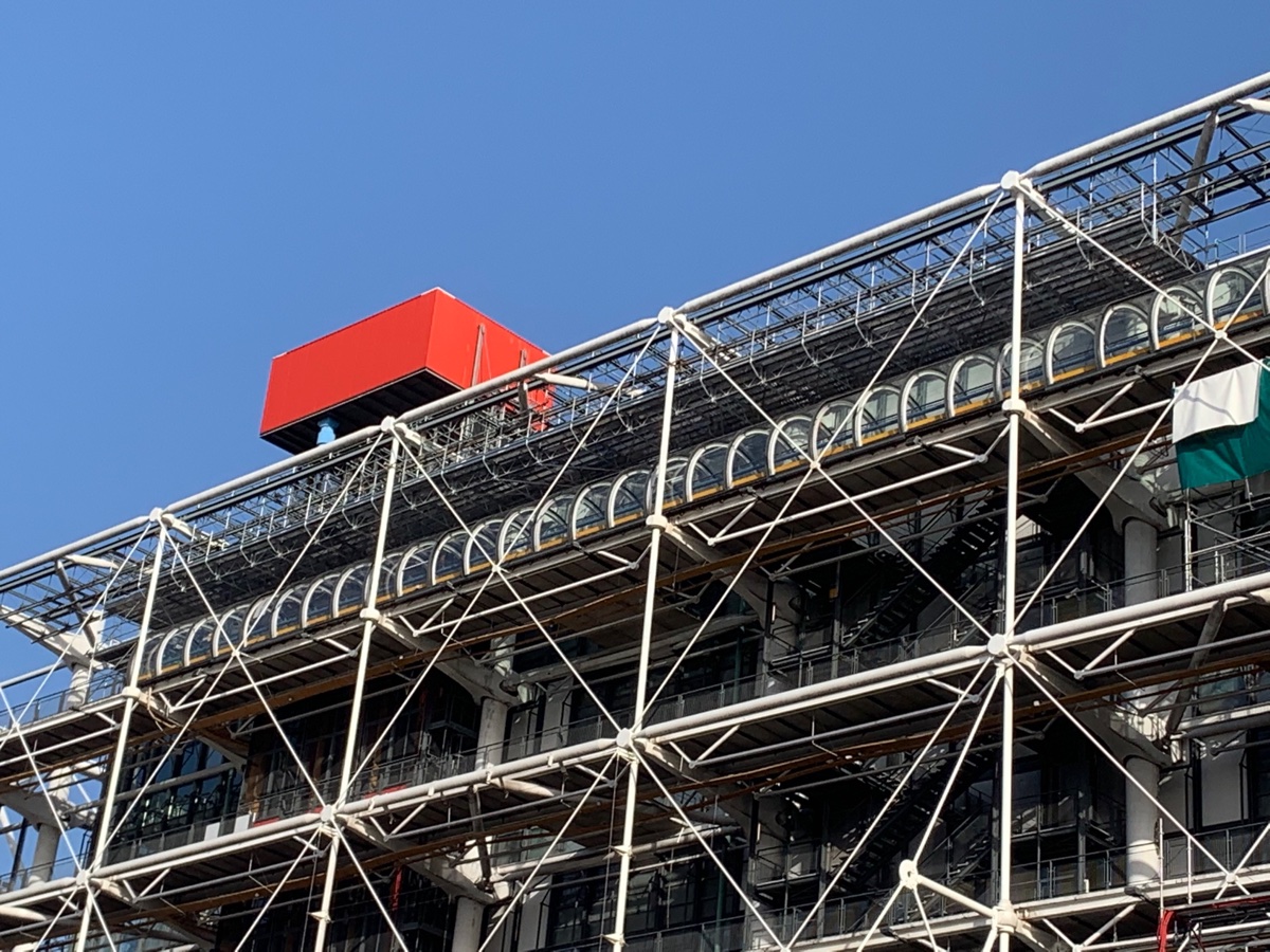 Echafaudage mobile multidirectionnel pour le Centre Pompidou