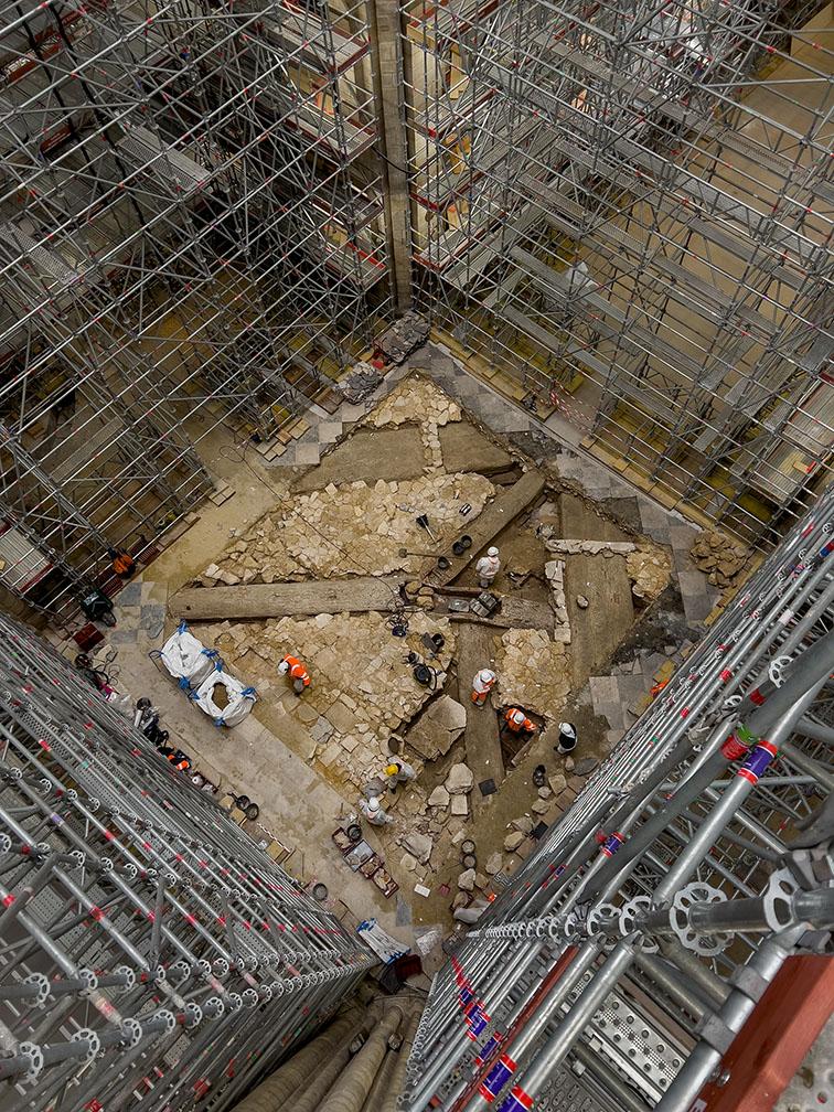 Découverte d’importants vestiges archéologiques à la croisée du transept de Notre-Dame de Paris