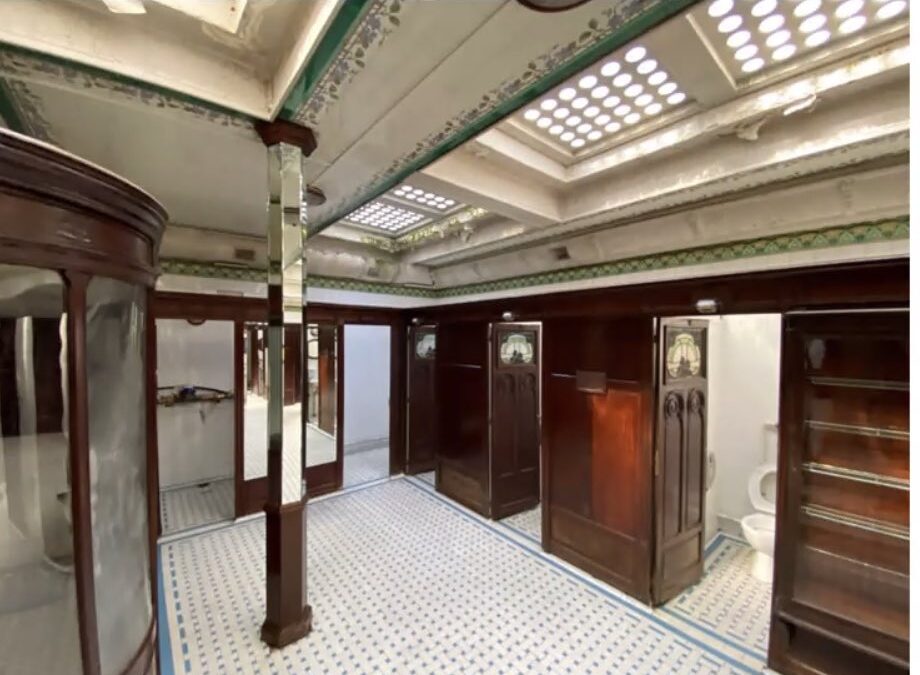 Réouvertures de toilettes publiques classées monument historique à Paris