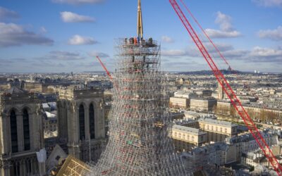La flèche de Notre-Dame de Paris a retrouvé sa place dans le ciel de la capitale