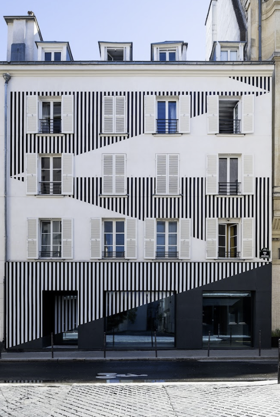 Quand l’art se fond dans l’architecture : la façade des Reiffers Initiatives signée Daniel Buren