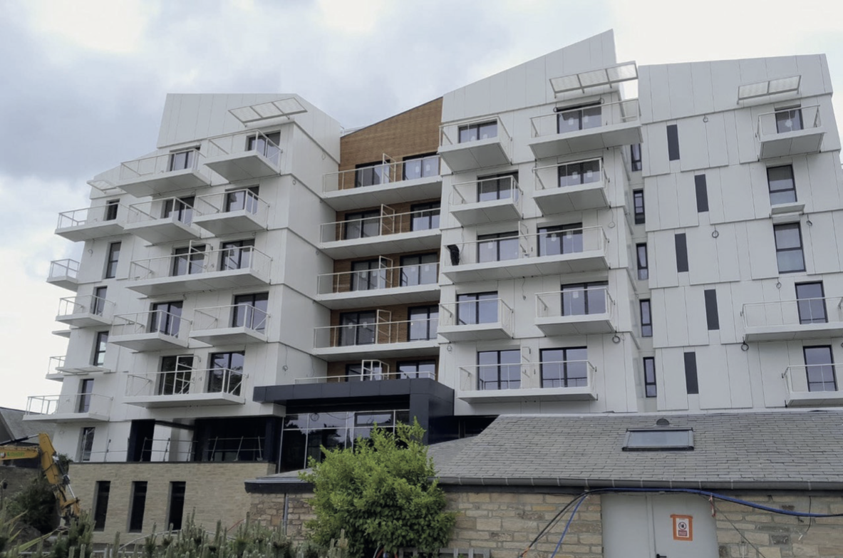 Acieo signe une enveloppe sur mesure pour Thalazur Carnac