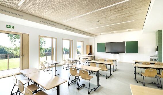 Extension en bois et optimisation acoustique : une architecture inclusive pour l’école Dominik-Brunner