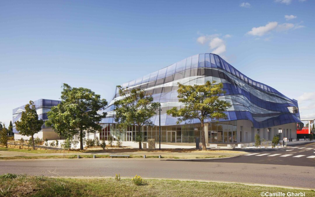 À Nîmes, une halle des sports style « denim »