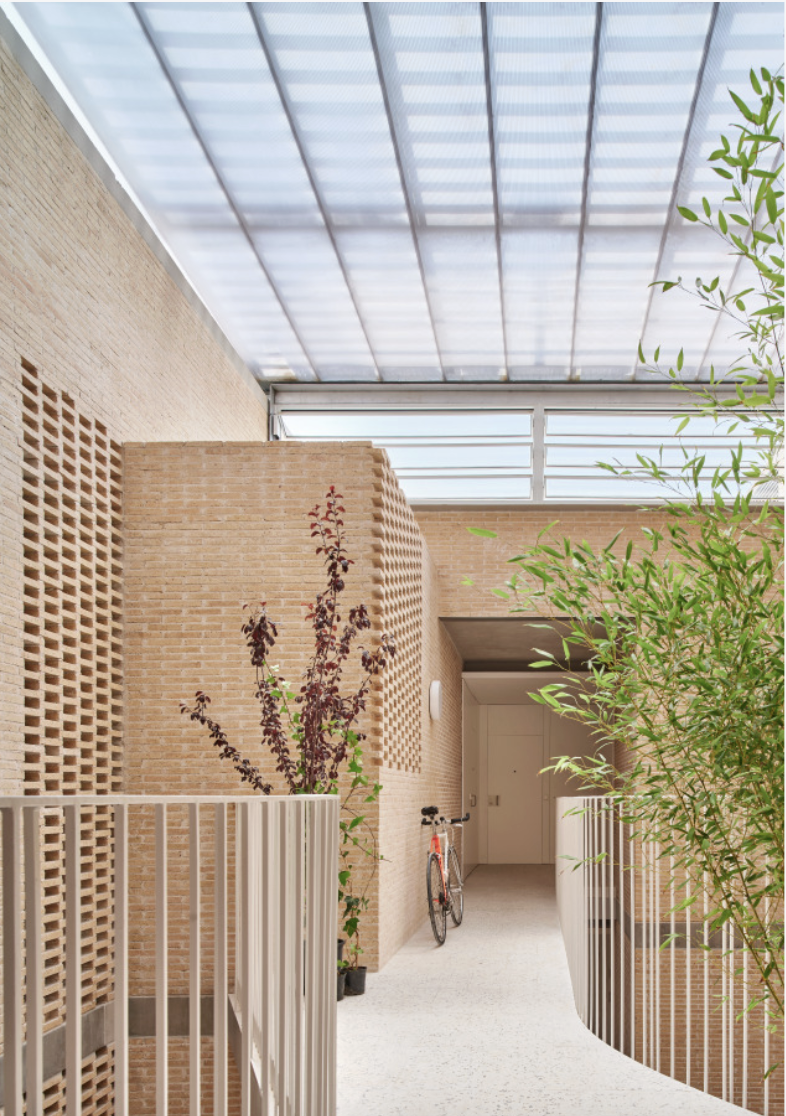 Social Atrium - 54 Dwellings in the Besòs_Peris+Toral Arquitectes ©José Hevia