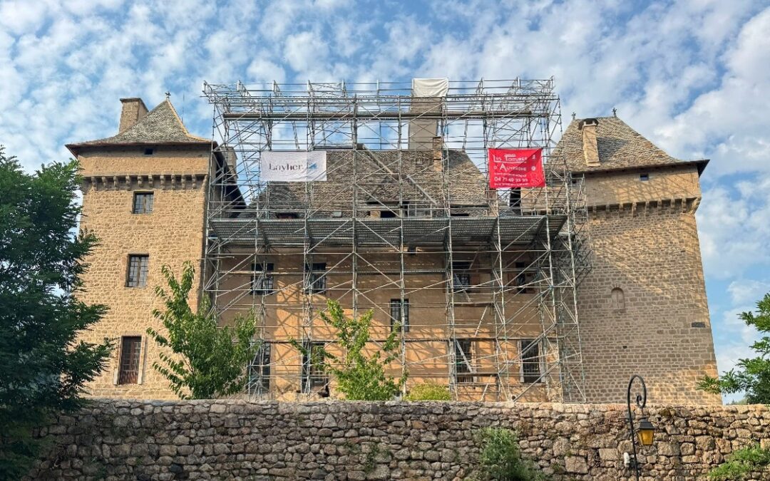 Entraygues-sur-Truyère : un échafaudage adapté au château